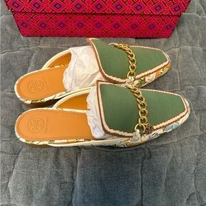 Tory Burch Green and Gold Chain Loafers Mules - 9.5